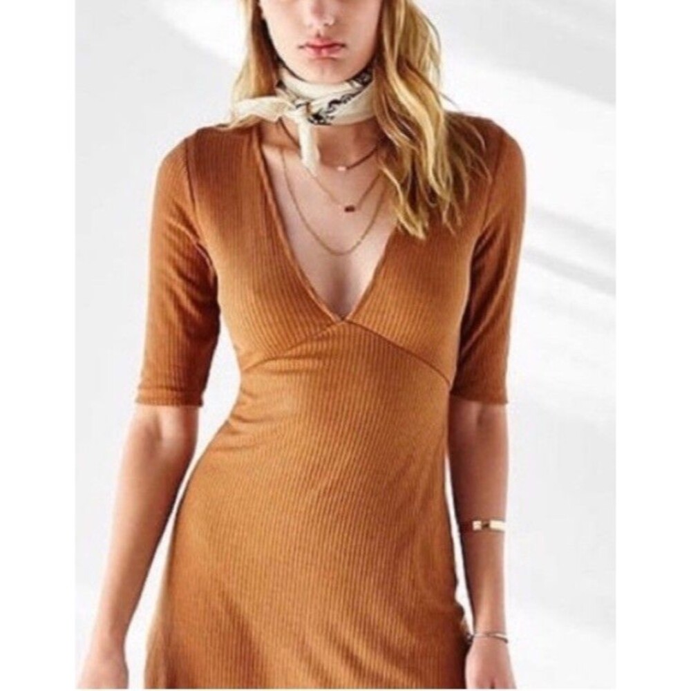 Silence & Noise Ribbed Knit V Neck Dress S Short Sleeve Empire Waist Brown Tan